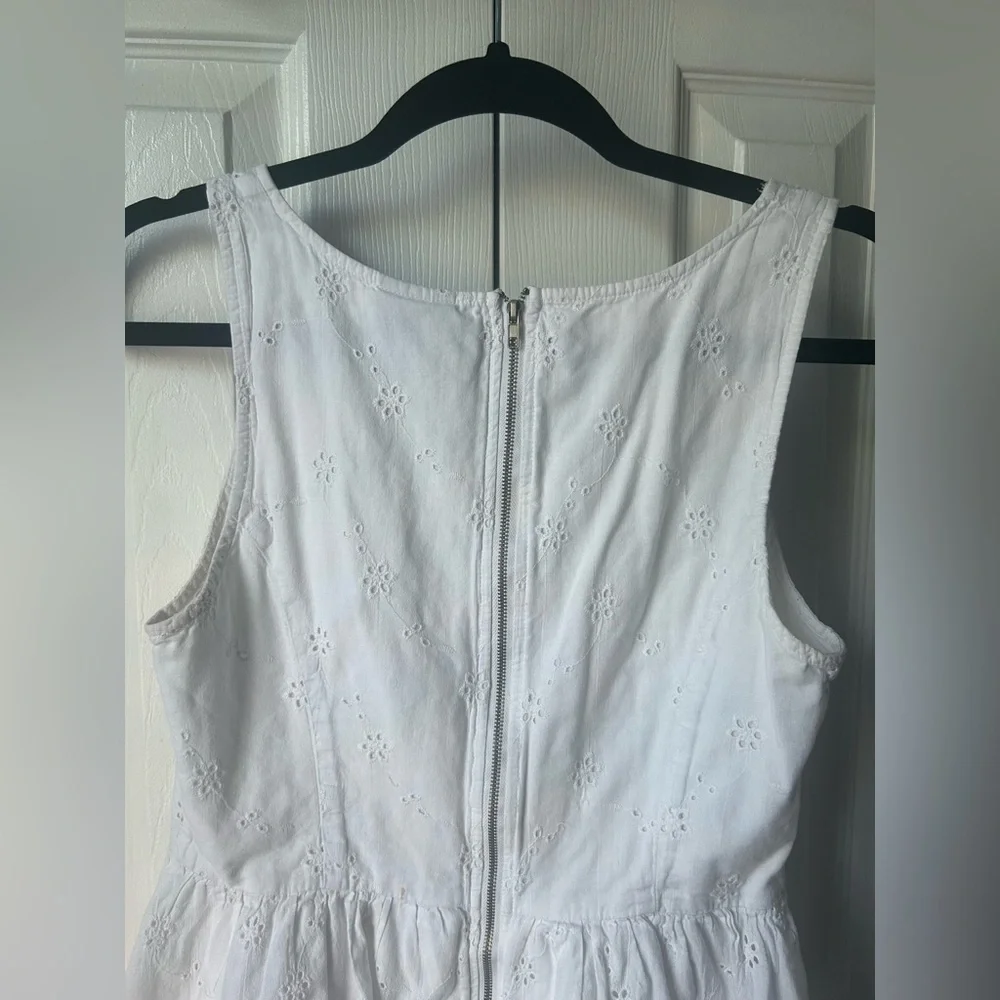 Cute white floral eyelet/broderie anglaise sun dress - size medium (M)